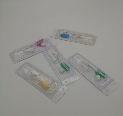 18G Yの肯定的な圧力タイプ使い捨て可能なIvのCannulaの外科注入/輸血の緑