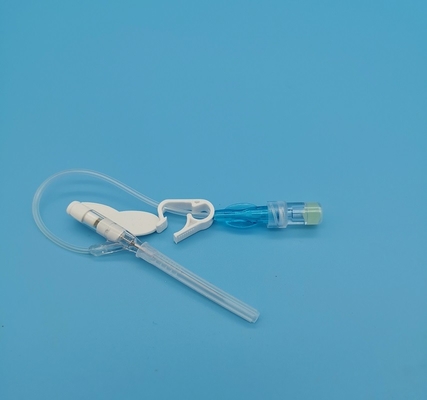 22G青い大人のための使い捨て可能なIV Cannulaの蝶タイプ定期的な注入